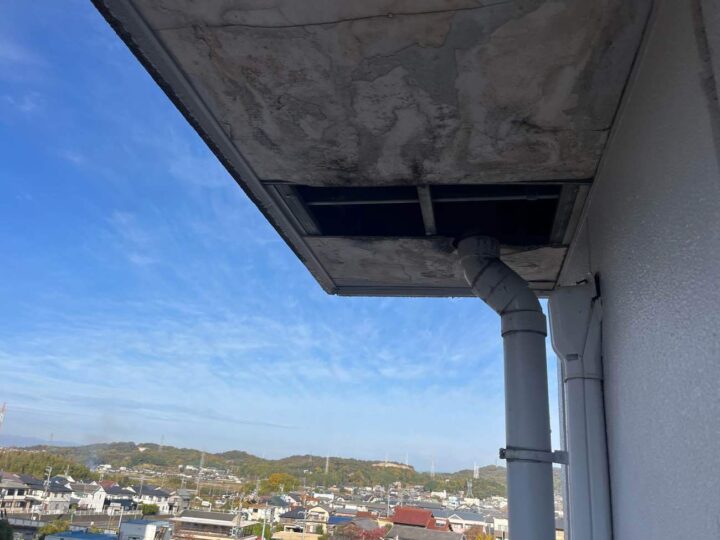 軒天 張り替え前