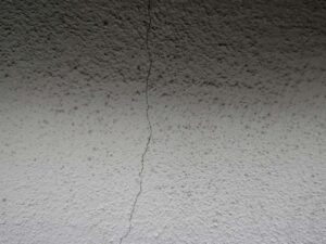 クラック補修前の写真
