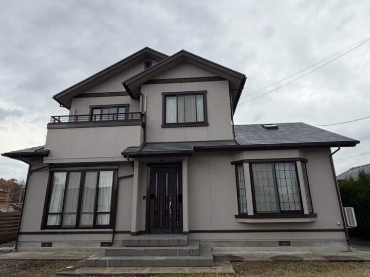 春日井市M様邸　外壁塗装工事　コーキング打ち替え、打ち増し工事　屋根塗装工事　幕板板金加工工事