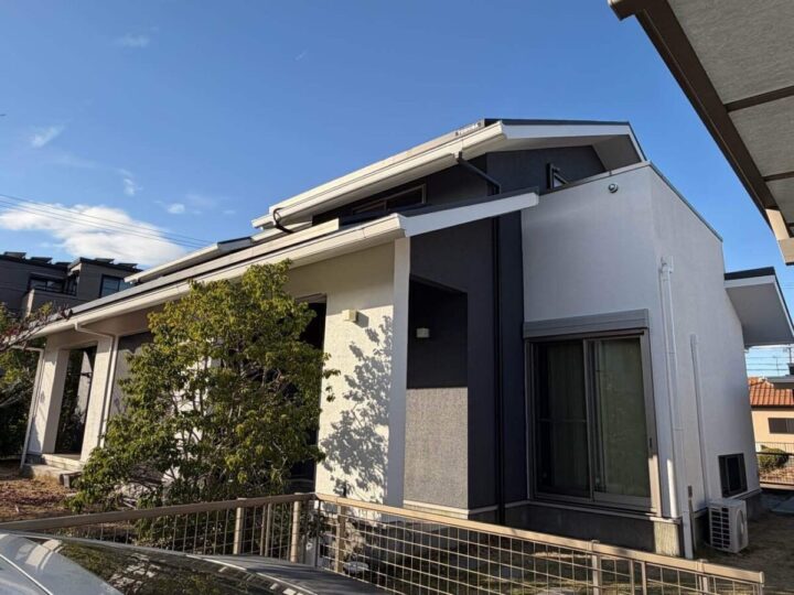春日井市A様邸　外壁塗装工事　コーキング打ち増し工事　屋根塗装工事　ベランダトップコート工事