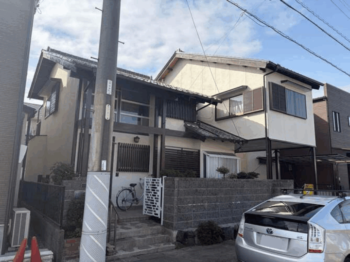 一宮市Ｋ様邸　外壁塗装工事、棟・雀口・破風漆喰工事、雨樋工事　施工事例