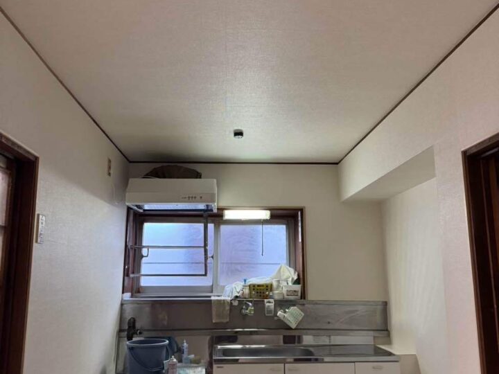 春日井市Ｉ様邸　流し台交換工事　床ベニヤ・クッションフロア交換工事　天井・壁クロス交換工事　換気扇交換工事