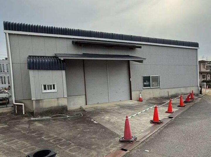 名東区S様邸　外壁塗装工事　屋根塗装工事　ボルトキャップ設置工事　土間コンクリート工事　明かり取り取り換え工事