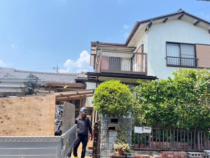 春日井市　屋根カバー工事　雨樋交換工事　ポリカ交換工事　庇板金工事　軒天貼り替え工事　ベランダデッキ解体・新設工事